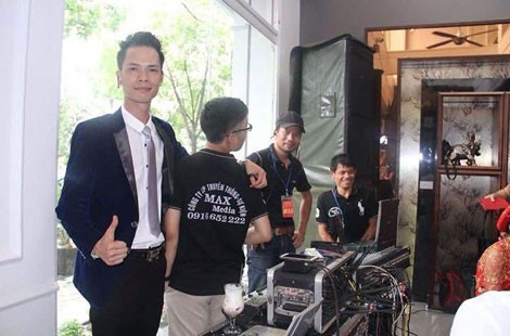 Hình ảnh “bầu sô” bóng bẩy trên trang Facebook khác xa với thực tế. Hình ảnh “bầu sô” bóng bẩy trên trang Facebook khác xa với thực tế.