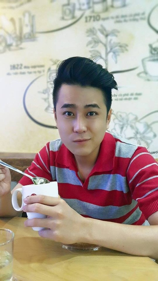 Hình ảnh điển trai, trẻ trung của MC Quang Minh lúc chưa phát bệnh ảnh 8 Hình ảnh điển trai, trẻ trung của MC Quang Minh lúc chưa phát bệnh ảnh 8