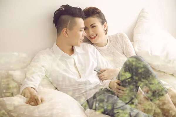 Yến Nhi - Trịnh Thăng Bình ngày còn mặn nồng. Yến Nhi - Trịnh Thăng Bình ngày còn mặn nồng.