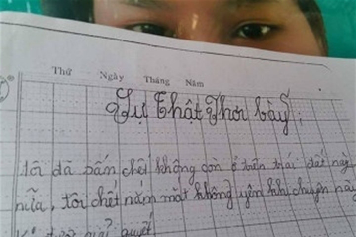 Bức thư tuyệt mệnh của bé gái 13 tuổi. Ảnh: Thanhnien.vn