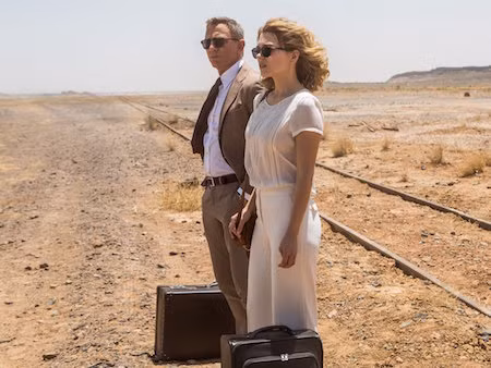 Soi trang phục, phụ kiện hàng hiệu của Điệp viên 007 - Ảnh 10