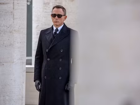 Soi trang phục, phụ kiện hàng hiệu của Điệp viên 007 - Ảnh 3