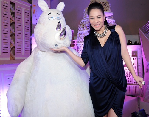 Thu Minh tự tin mặc áo bó khoe bụng bầu ảnh 3 - 3