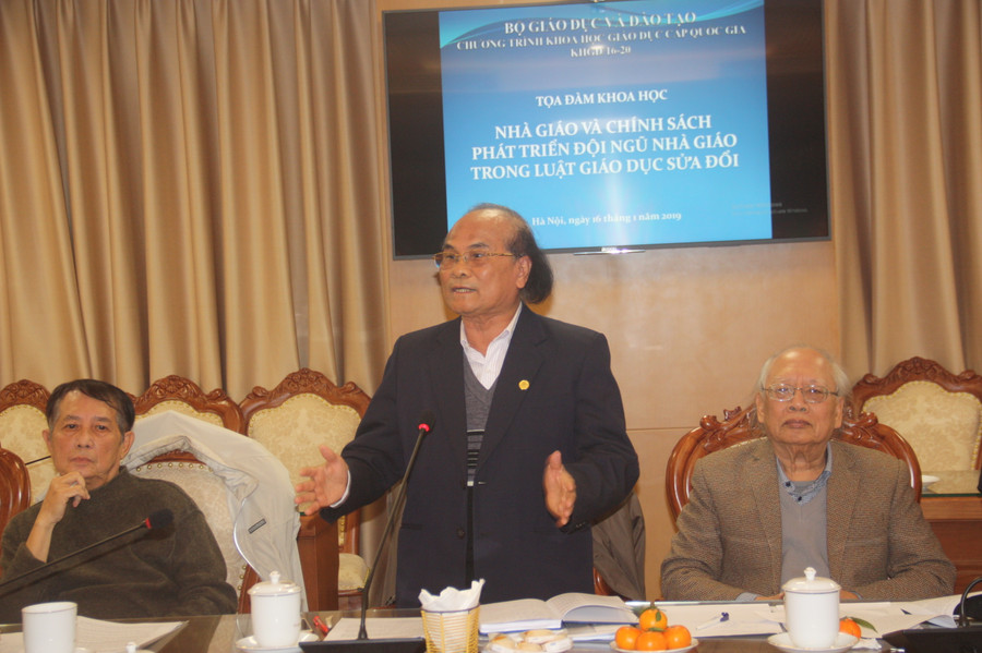 GS Đinh Quang Báo: Trong lúc hạn hẹp về tiền thì cần biết chọn mục đầu tư. Hãy chọn đầu tư vào con người là ưu tiên số một.