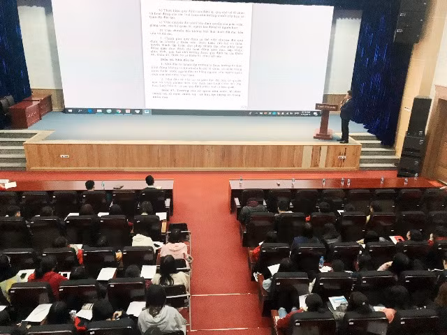 Trường ĐH Hà Nội tổ chức lấy ý kiến sinh viên góp ý cho dự thảo Luật Giáo dục (sửa đổi)