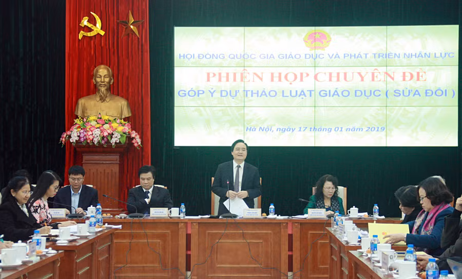  Bộ trưởng Bộ GD&ĐT Phùng Xuân Nhạ phát biểu tại phiên họp