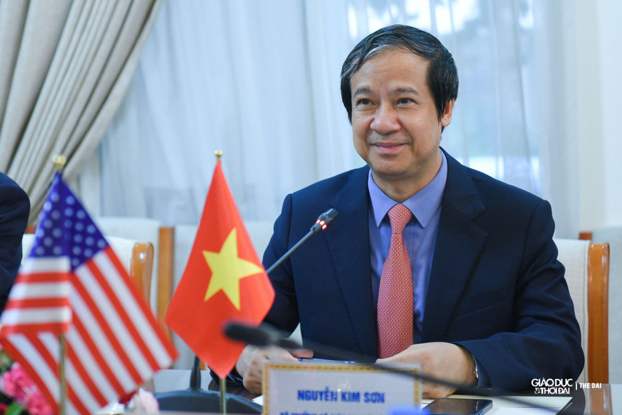 Bộ trưởng Nguyễn Kim Sơn phát biểu tại lễ ký kết. Bộ trưởng Nguyễn Kim Sơn phát biểu tại lễ ký kết.