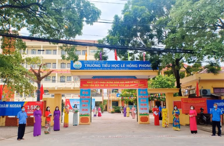 Học sinh trên địa bàn thành phố Bắc Giang trở lại trường trong điều kiện bảo đảm an toàn phòng chống dịch.