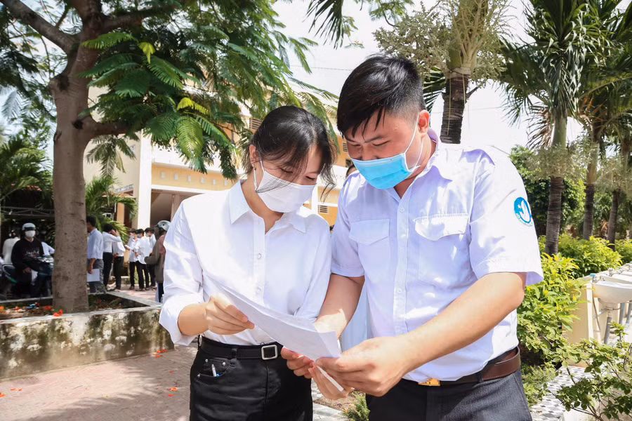 Thí sinh chia sẻ sau giờ thi.