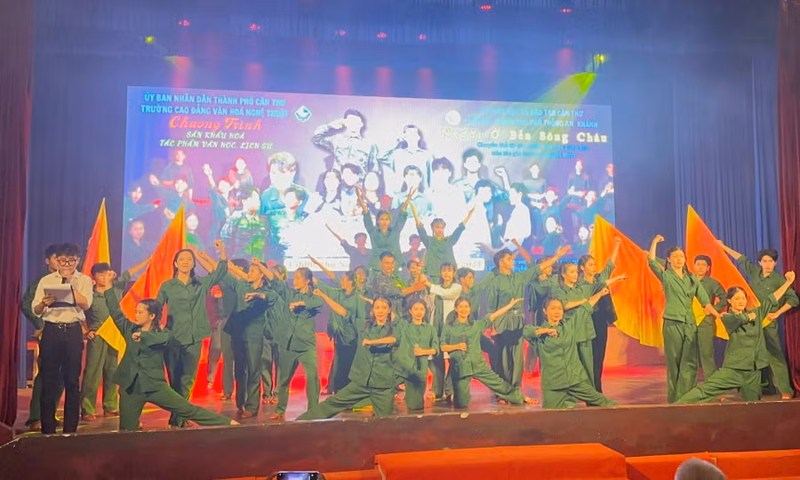 Tác phẩm “Người ở bến sông Châu” được chuyển thể từ tác phẩm cùng tên của tác giả Sương Nguyệt Minh; tác phẩm trong chương trình Ngữ Văn lớp 10.