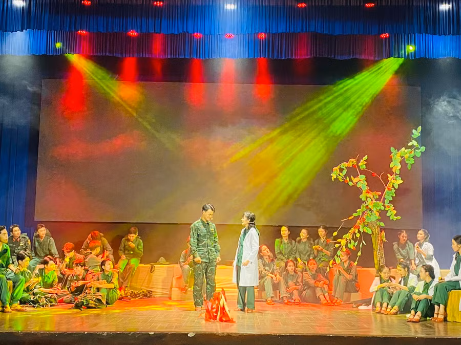 Phân cảnh ấn tượng trong tác phẩm “Người ở bến sông Châu”.