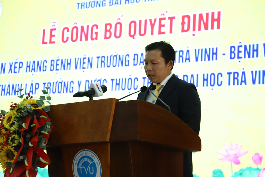 PGS.TS Nguyễn Minh Hòa - Hiệu trưởng Trường ĐH Trà Vinh phát biểu tại buổi lễ. PGS.TS Nguyễn Minh Hòa - Hiệu trưởng Trường ĐH Trà Vinh phát biểu tại buổi lễ.