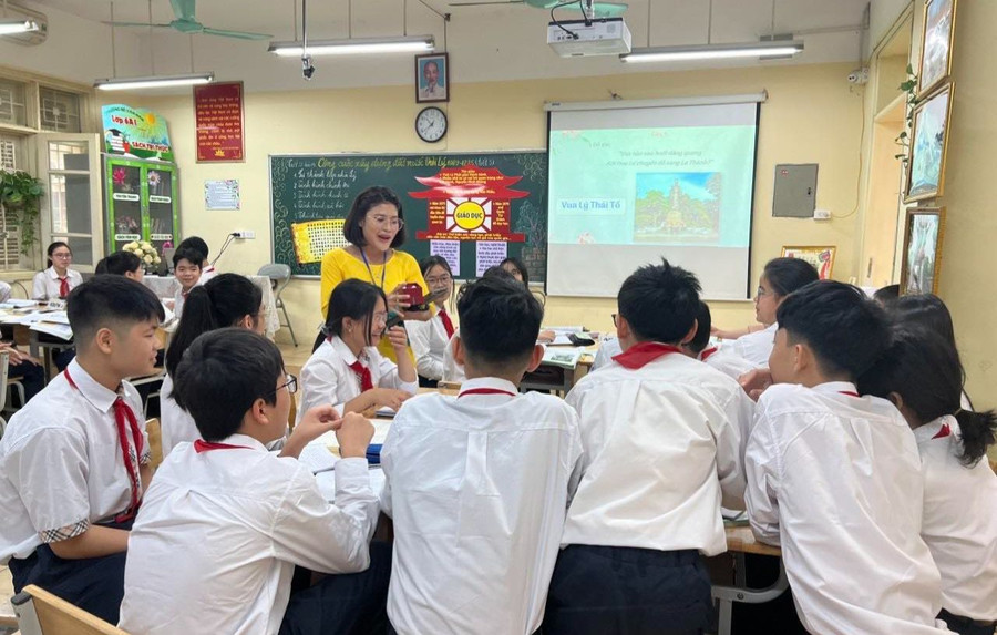 Cô trò Trường THCS Bế Văn Đàn (Đống Đa, Hà Nội) trong giờ học. Ảnh: NTCC Cô trò Trường THCS Bế Văn Đàn (Đống Đa, Hà Nội) trong giờ học. Ảnh: NTCC