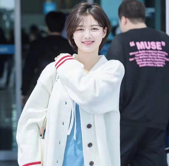 mat-tron-de-toc-nao-1-ngoisao.vn-w640-h705.jpg 2 mặt tròn nên để tóc nào, kiểu tóc hợp với khuôn mặt tròn, tóc ngắn, mặt tròn to để tóc nào