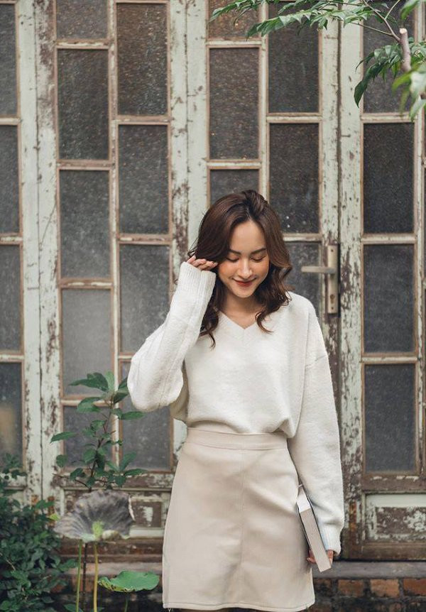 Những món đồ dẫu đẹp mấy chị em cũng đừng mặc nhằm tránh nhếch nhác trong mùa mưa gió ảnh 1 nhung mon do dau dep may cac co gai cung dung dien nham tranh nhech nhac trong mua mua gio - 1