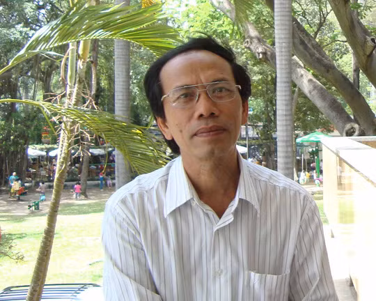 PGS-TS Nguyễn Sum đã suy nghĩ rất nhiều và quyết định xin nghỉ làm quản lý để dành thời gian nghiên cứu. Ảnh: báo Người lao động