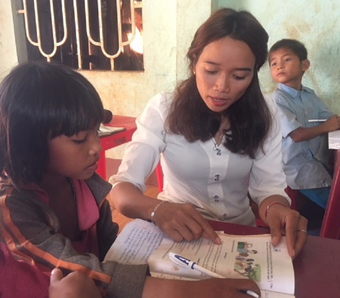 Có cô H’Blao, những học sinh bản địa ham học hơn. Ảnh: Trần Hiếu (báo Thanh niên)