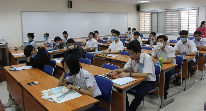 Thí sinh tham dự Kỳ thi đánh giá năng lực của ĐHQG TPHCM năm 2022. Thí sinh tham dự Kỳ thi đánh giá năng lực của ĐHQG TPHCM năm 2022.