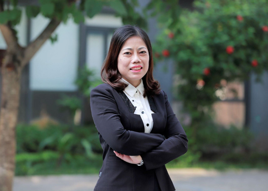 Cô Lô Thúy Hương.