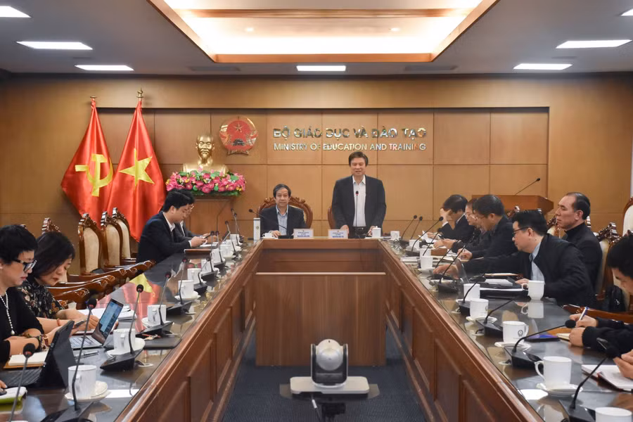 Bộ trưởng Nguyễn Kim Sơn, Thứ trưởng Nguyễn Hữu Độ chủ trì họp trực tuyến với 63 sở GD&amp;ĐT về giám sát thực hiện Chương trình GDPT 2018.