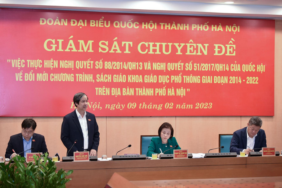 Quang cảnh buổi làm việc.. Quang cảnh buổi làm việc..