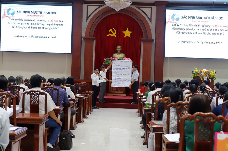 Các nhóm trình bày nội dung giáo dục dinh dưỡng trong Chương trình GDPT 2018. Các nhóm trình bày nội dung giáo dục dinh dưỡng trong Chương trình GDPT 2018.