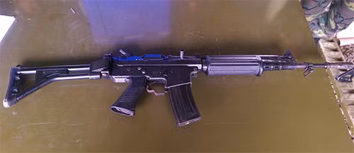 Súng trường FNC. Xạ thủ Đội súng trường quân dụng Việt Nam với trang bị súng FNC.