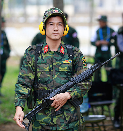 Súng trường FNC. Xạ thủ Đội súng trường quân dụng Việt Nam với trang bị súng FNC. Súng trường FNC. Xạ thủ Đội súng trường quân dụng Việt Nam với trang bị súng FNC.