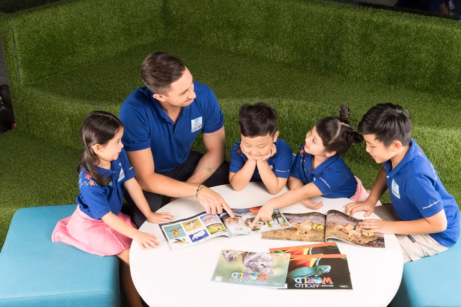 Không nên quá chạy theo tiếng Anh mà giảm nhẹ sự quan tâm với các môn khoa học cơ bản. Ảnh: ITN