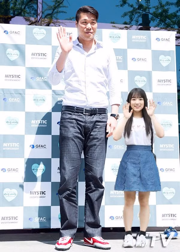 6 ngôi sao có chiều cao "khủng" nhất ngành giải trí Hàn Quốc ảnh 6