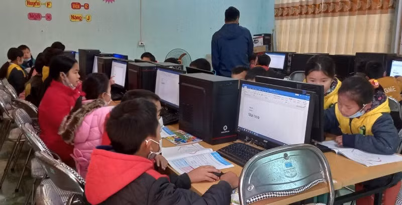 Học sinh Trường PTDTBT Tiểu học Nậm Chảy (Mường Khương, Lào Cai) bước vào học tập ngay sau Tết. Ảnh: NTCC