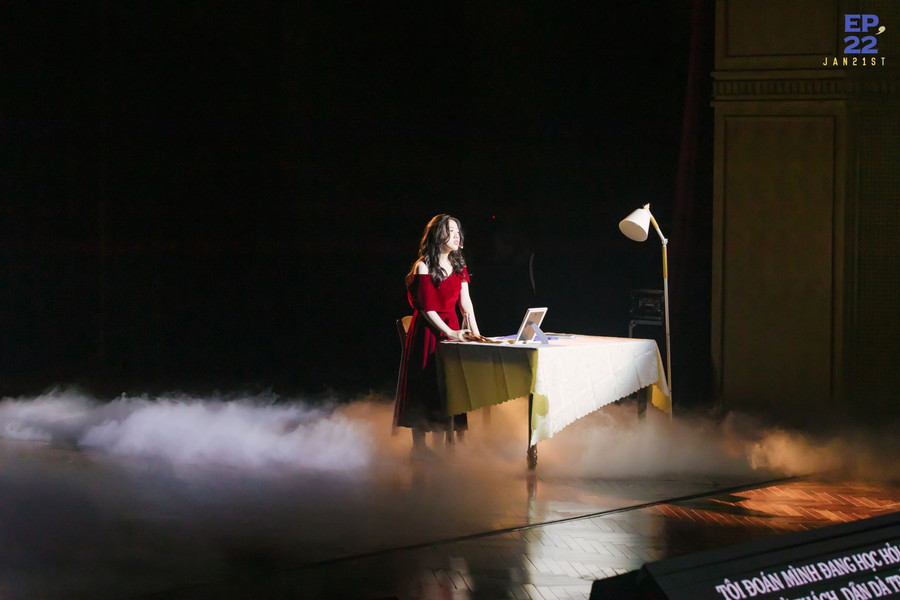 Với bề dày 13 năm, English Performance là món ăn tinh thần đặc sắc của thầy và trò trường THPT Chuyên Hà Nội - Amsterdam. Với bề dày 13 năm, English Performance là món ăn tinh thần đặc sắc của thầy và trò trường THPT Chuyên Hà Nội - Amsterdam.