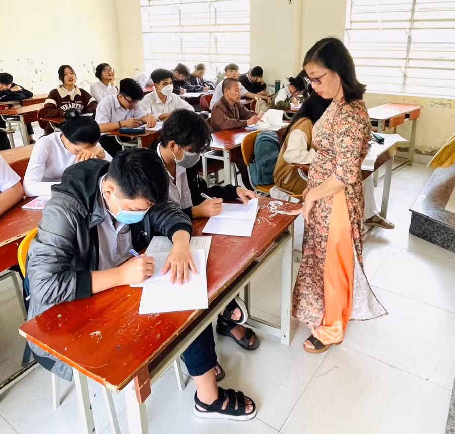 Giờ học Toán lớp 12 của Trung tâm GDTX số 2 Đà Nẵng. 