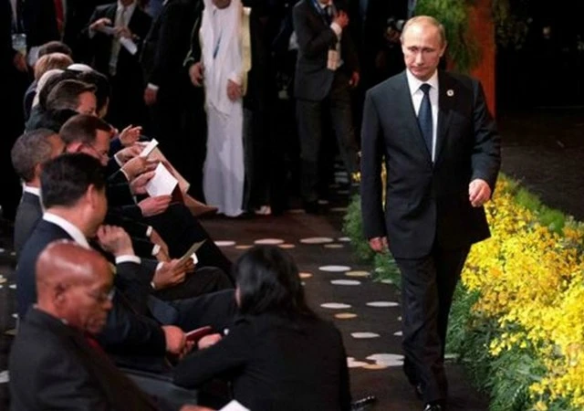 Tổng thống Putin: Cô lập và phá vòng vây