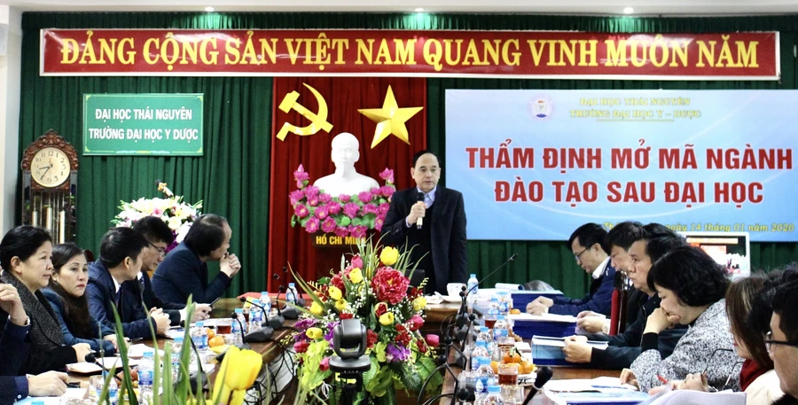 TS. BS. Phạm Văn Tác, Cục trưởng Cục Khoa học công nghệ và Đào tạo Bộ Y tế phát biểu chỉ đạo tại buổi thẩm định.