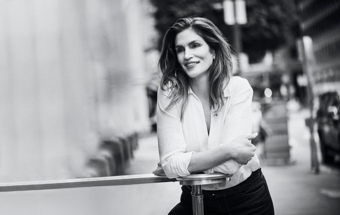 Ngưỡng mộ nhan sắc trẻ đẹp của siêu mẫu huyền thoại Cindy Crawford ở tuổi U60 - ảnh 3