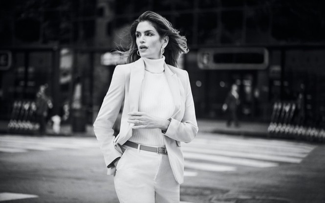 Ngưỡng mộ nhan sắc trẻ đẹp của siêu mẫu huyền thoại Cindy Crawford ở tuổi U60 - ảnh 2