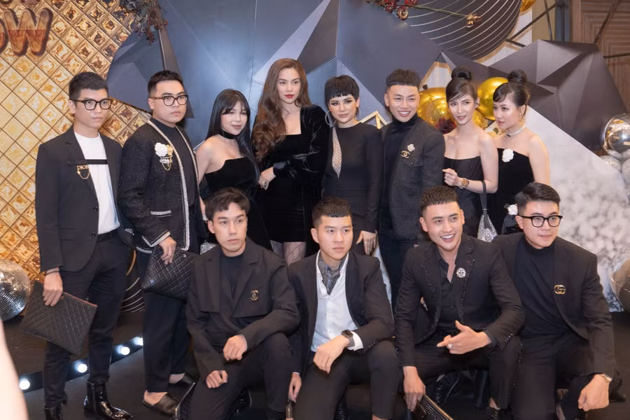 Nhan sắc rạng ngời của bà mẹ đẹp nhất nhì trong showbiz Việt Hồ Ngọc Hà cùng thân hình thon gọn nhanh chóng của cô khiến ai cũng phải mê mẩn, ngưỡng mộ.