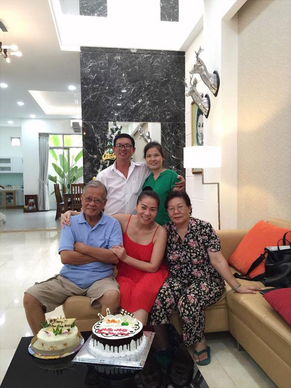 Sao Việt báo hiếu với cha mẹ