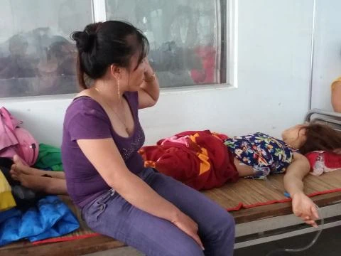 Bị chia tay, siết cổ và đâm người tình thủng phổi