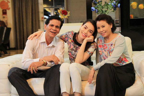 Sao Việt báo hiếu với cha mẹ