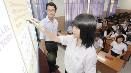 Thí điểm dạy học môn Toán, Khoa học, tiếng Anh theo chuẩn tiên tiến