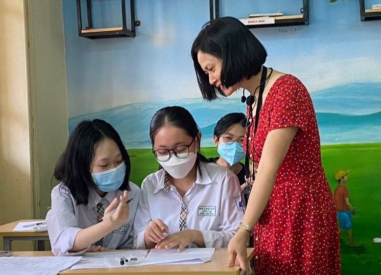 Cô trò Trường THCS Bế Văn Đàn trong giờ học. Ảnh: NTCC Cô trò Trường THCS Bế Văn Đàn trong giờ học. Ảnh: NTCC