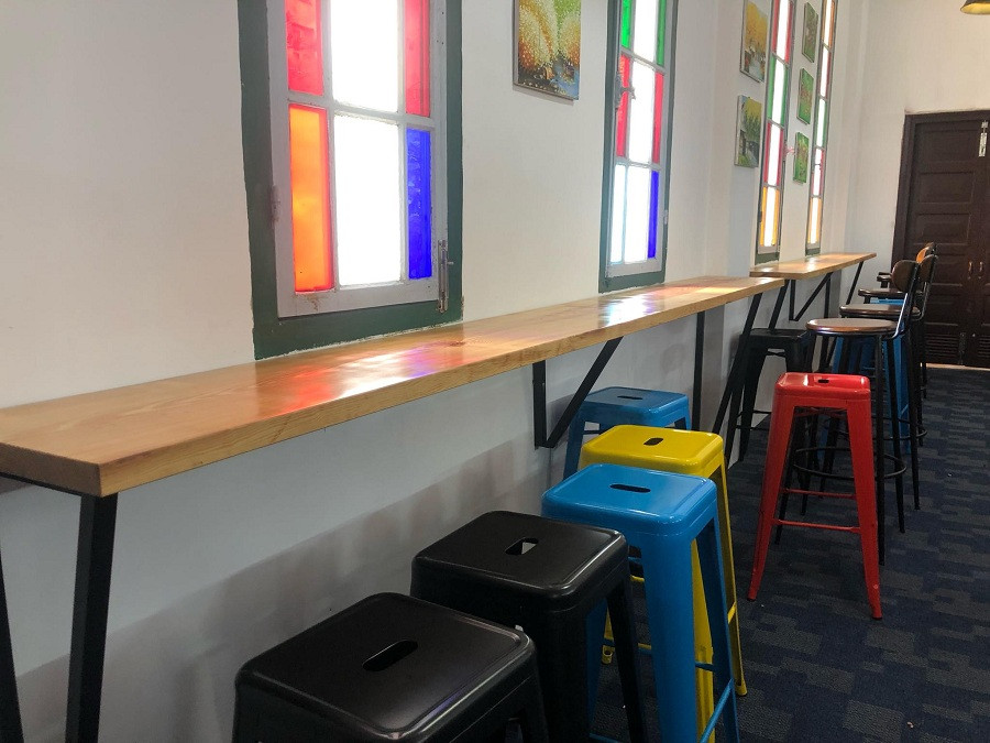 Hoặc chọn một vị trí khác khá thú vị để đọc sách, học tập