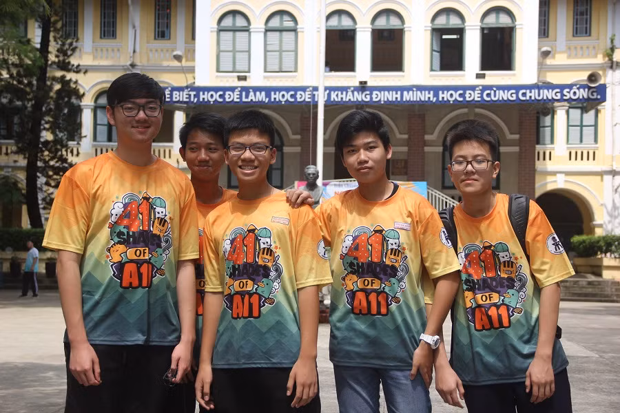 Những chiếc áo thể hiện nét đặc trưng của từng lớp Những chiếc áo thể hiện nét đặc trưng của từng lớp