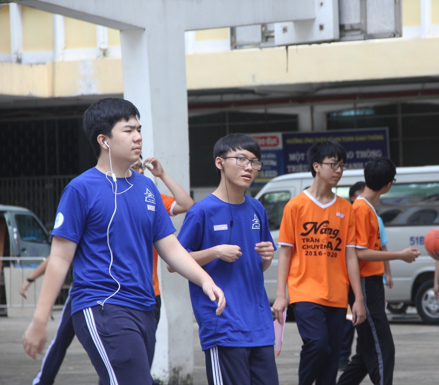 Mỗi lớp chọn một phong cách rất riêng, nhìn vào giáo viên chủ nhiệm có thể nhận ra ngay học trò của mình