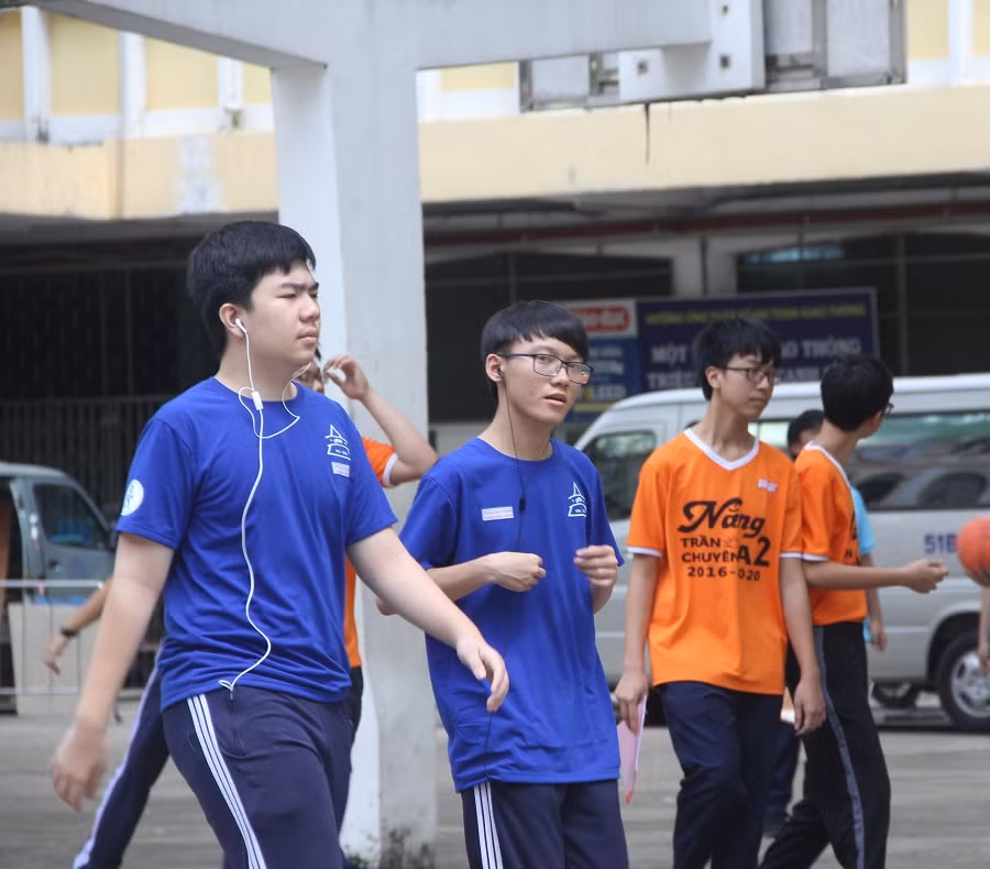 Mỗi lớp chọn một phong cách rất riêng, nhìn vào giáo viên chủ nhiệm có thể nhận ra ngay học trò của mình Mỗi lớp chọn một phong cách rất riêng, nhìn vào giáo viên chủ nhiệm có thể nhận ra ngay học trò của mình