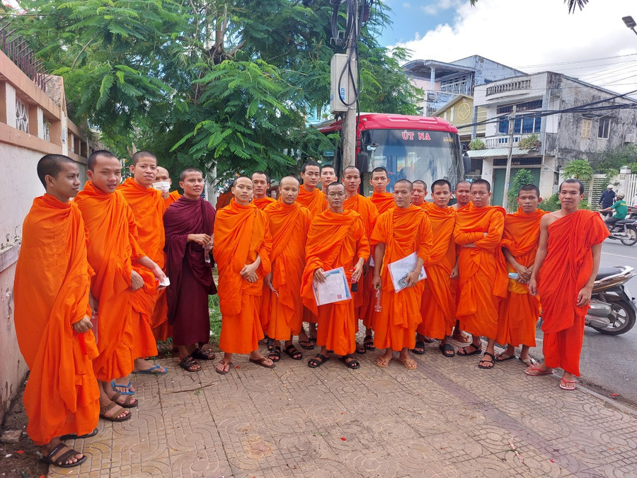 Các tăng sinh phấn khởi, tự tin bước vào kỳ thi. Các tăng sinh phấn khởi, tự tin bước vào kỳ thi.
