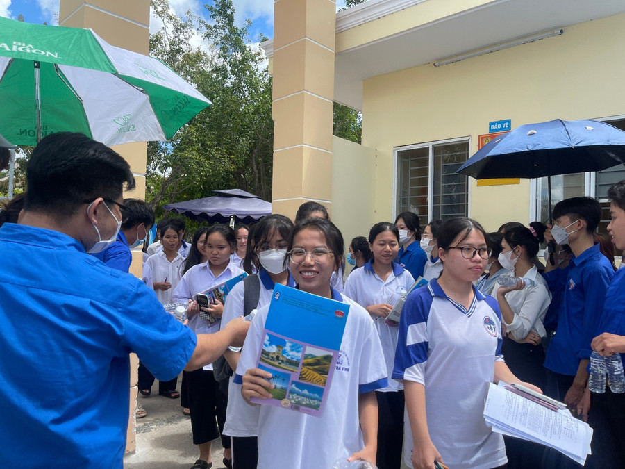 Thí sinh Trà Vinh hoàn thành bài thi tổ hợp. Thí sinh Trà Vinh hoàn thành bài thi tổ hợp.