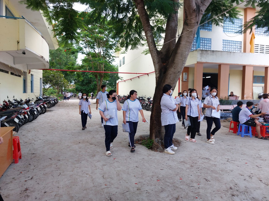 Thí sinh Sóc Trăng đến trường thi chiều 29/6. Thí sinh Sóc Trăng đến trường thi chiều 29/6.